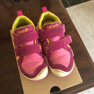 Girls Plae Pink tennis shoes, size 11, gently used